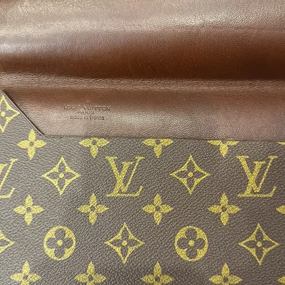 *SOLD* Louis Vuitton Vintage Envelope Document or IPad Holder - Picture 6 of 16